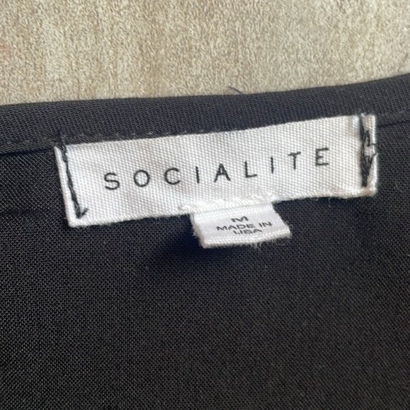 Black wide arm dress - Picture 3 of 5